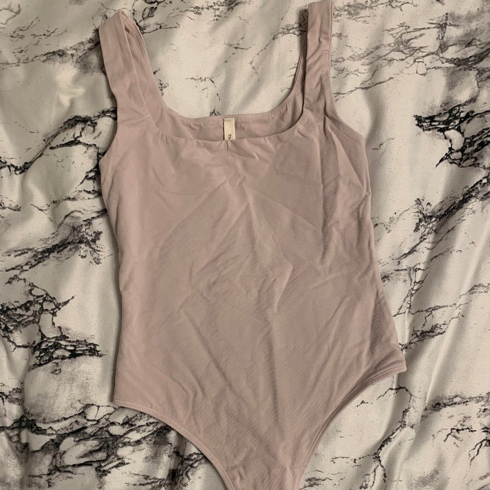 Babaton Contour Squareneck Bodysuit